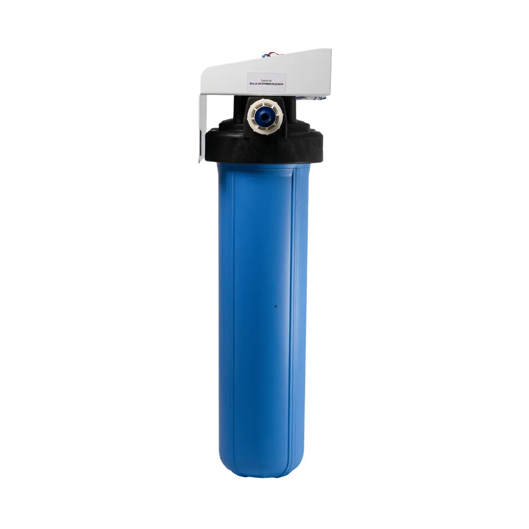 Filtro deionizador Zero Ka modelo 0K Max para produção de água desmineralizada, ideal para radiadores e uso em oficinas mecânicas – vista lateral esquerda