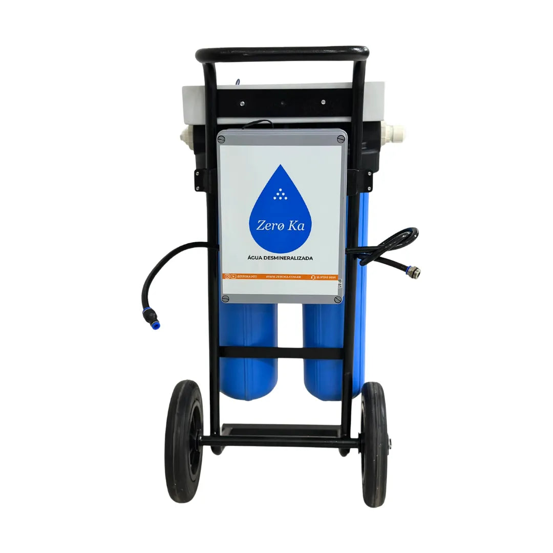 Máquina desmineralizadora Zero Ka modelo 0K Max para produção de água desmineralizada, ideal para limpeza de vidros – vista das costas