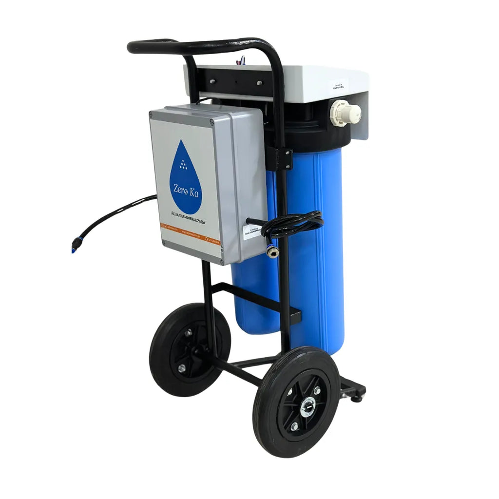 Máquina desmineralizadora Zero Ka modelo 0K Max para produção de água desmineralizada, ideal para limpeza de vidros – vista costas