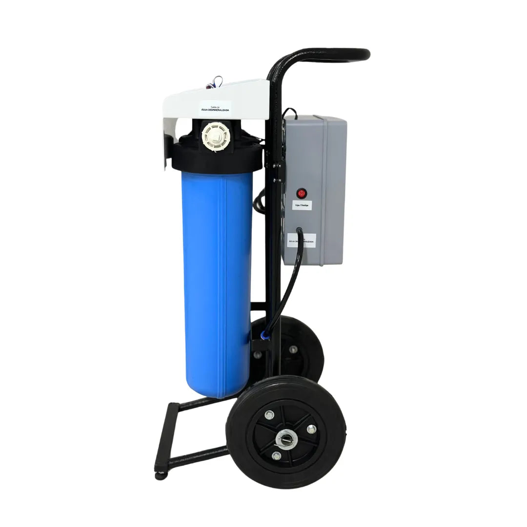 Máquina desmineralizadora Zero Ka modelo 0K Max para produção de água desmineralizada, ideal para limpeza de vidros – vista lateral esquerda